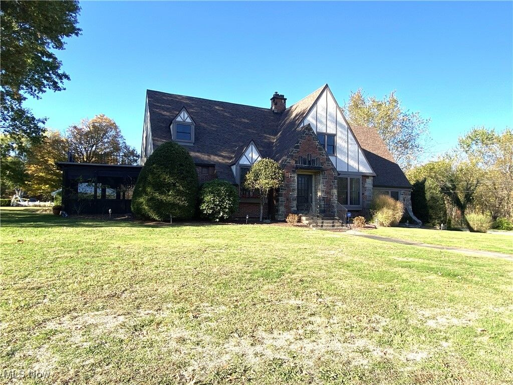 Property Photo:  1367 N Market Street  OH 44413