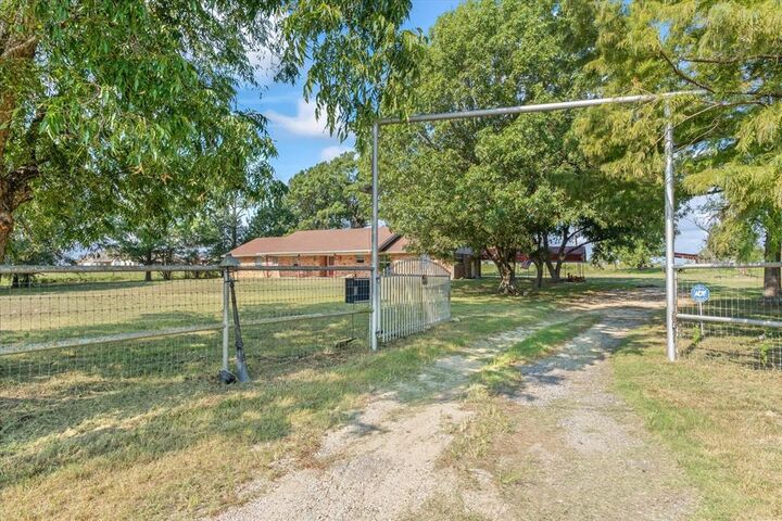 Property Photo: 390 Vz County Road 3411 TX 75169