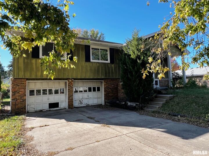 Property Photo:  2824 W Rohmann Avenue  IL 61604 