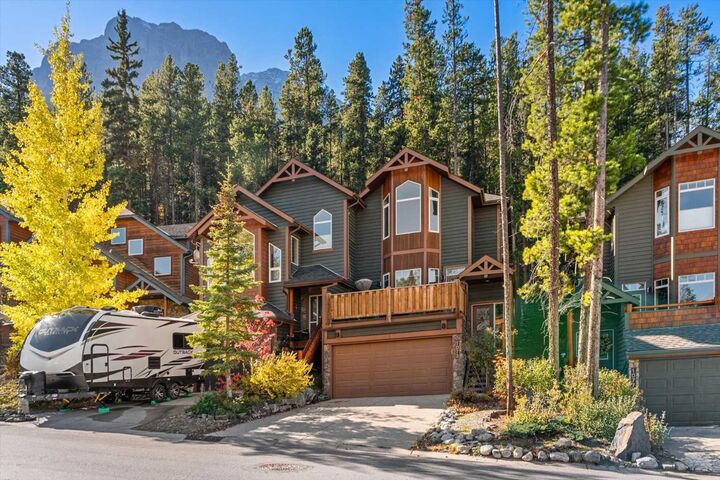 1073 Wilson Way  Canmore AB T1W 3C5 photo