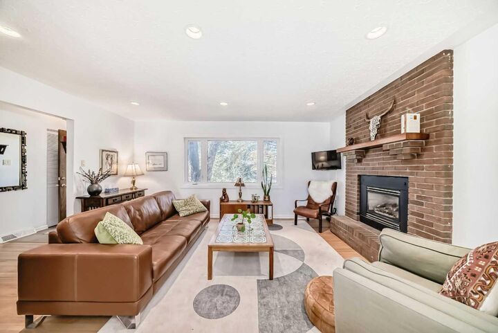 Property Photo:  91 Chisholm Crescent NW  AB T2L 0Y9 