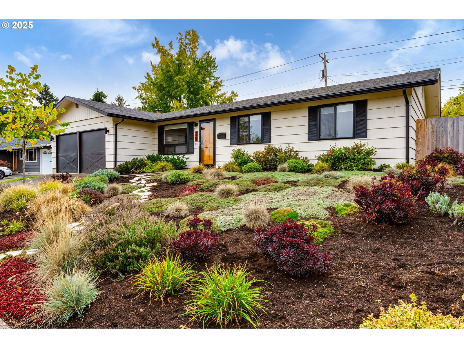 Property Photo: 220 E 47th Ave OR 97405