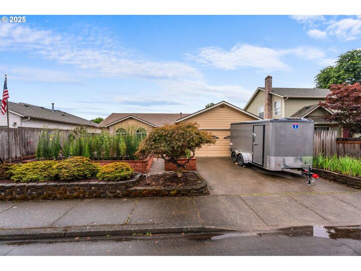 Property Photo:  4802 NE Fuhrer Ct  OR 97305 