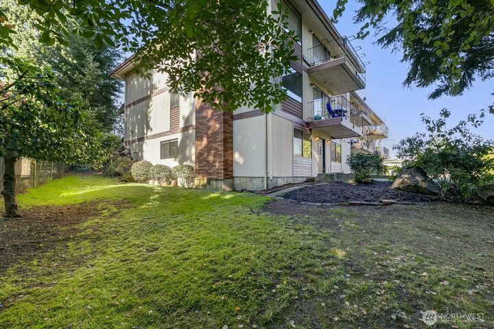 Property Photo: 2418 Euclid Avenue WA 98203