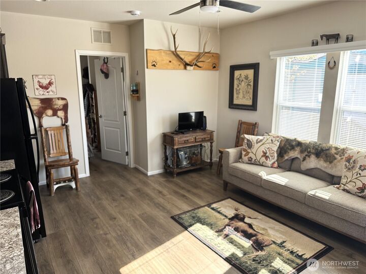 Property Photo:  1201 S Chestnut 301  WA 98926