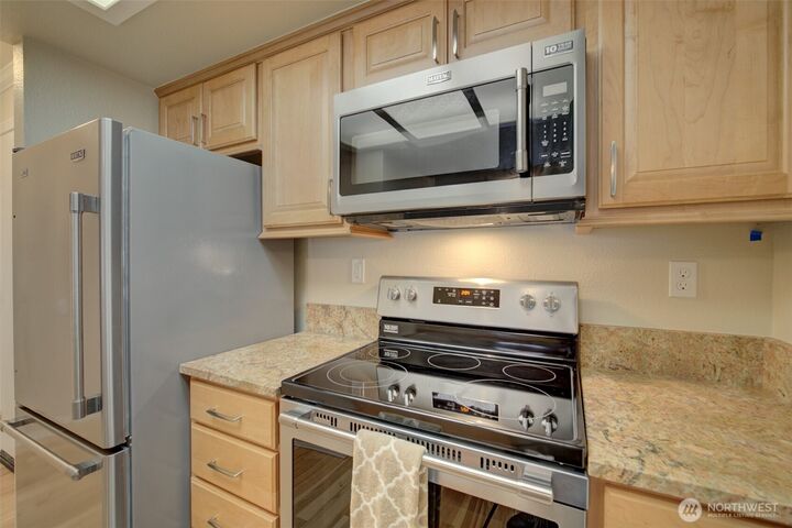 Property Photo: 14779 NE 32nd Street A302 WA 98007