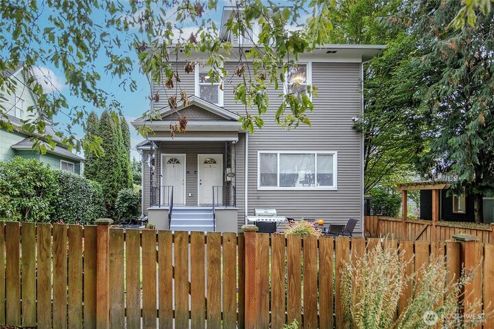 Property Photo:  3624  Whitman Avenue N 4  WA 98103