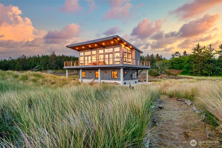 4749  Surfcrest Drive  Oak Harbor WA 98277 photo