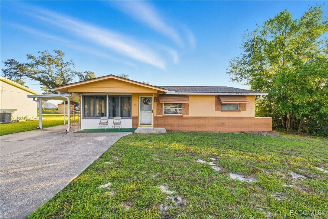 Property Photo: 5 Roosevelt Boulevard FL 34465