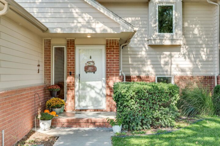 Property Photo:  518 E Wahoo St  KS 67037 