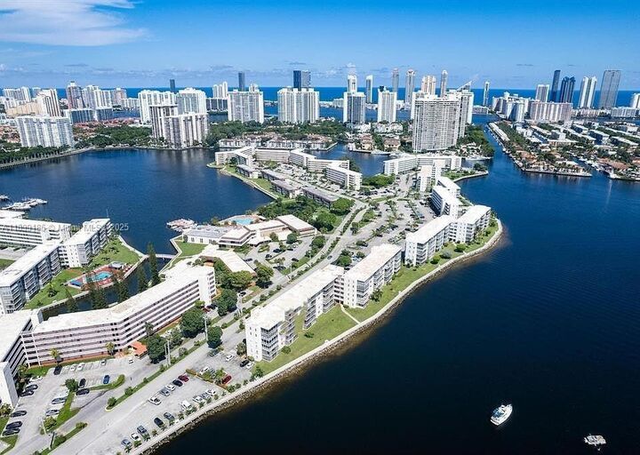 2920 Point East Dr N311  Aventura FL 33160 photo