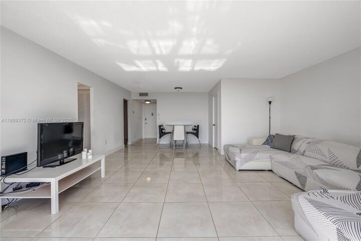 Property Photo: 2750 NE 183rd St 804 FL 33160