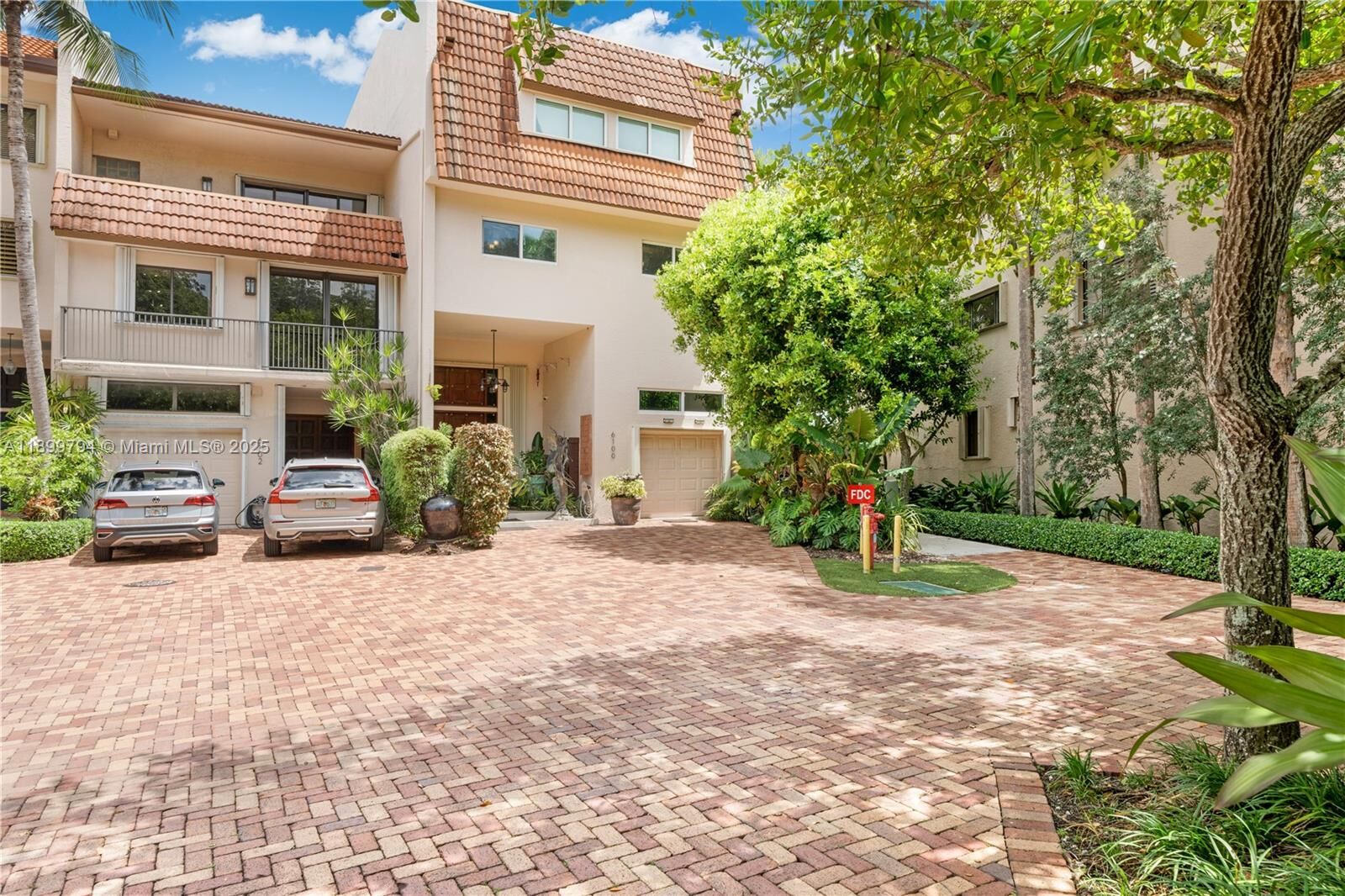 Property Photo:  6100 Paradise Point Dr  FL 33157 
