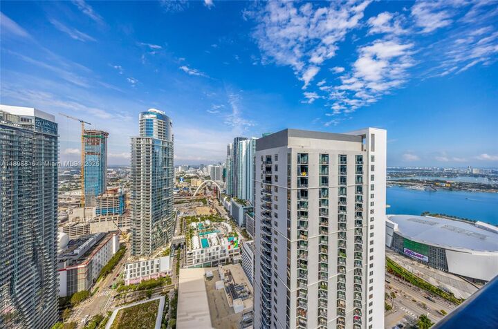 Property Photo: 159 NE 6th St 4011 FL 33132