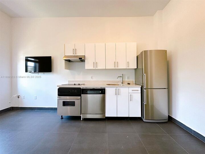 Property Photo: 1600 Euclid Ave 207 FL 33139