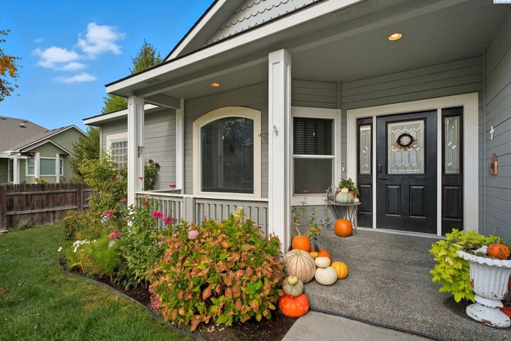 Property Photo: 4360 Limestone Ct WA 99352