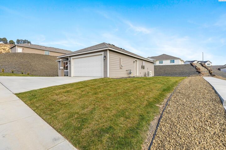 Property Photo: 2835 S Penn St WA 99338