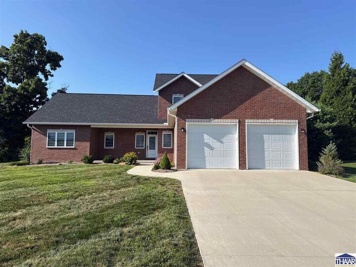 Property Photo: 1041 E Nicholas Lane IN 47429