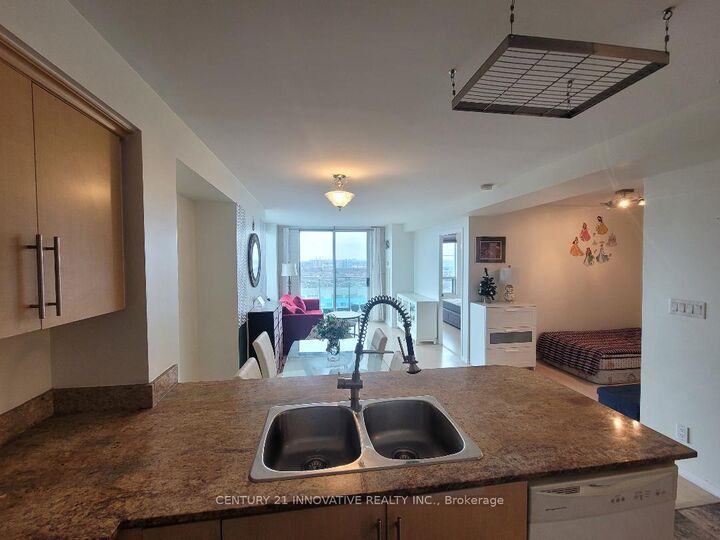 Property Photo:  8 Rosebank Drive Phf  ON M1B 5Z3 