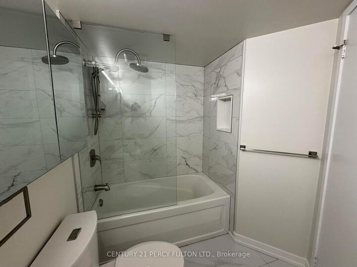 Photo de la propriété:  11 Brunel Court 3115  ON M5V 3Y3