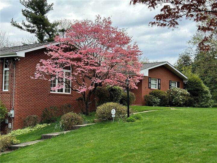 Property Photo:  3816 Hilltop Dr  PA 15044 