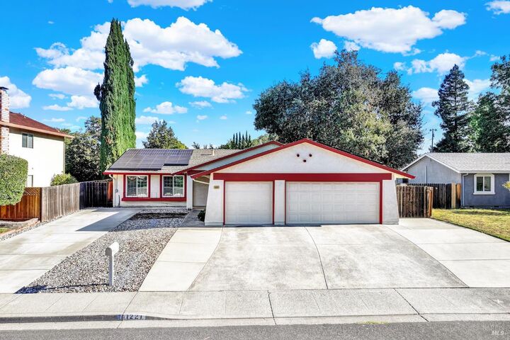 Property Photo: 1221 Devonshire Drive CA 95687