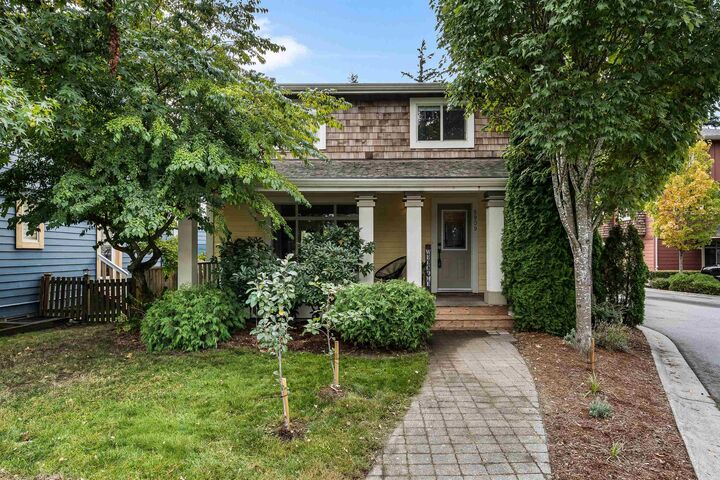 Photo de la propriété: 5909 Cowichan Street BC V2R 0G8