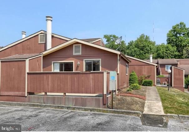 Property Photo: 221 Lee Court PA 17025