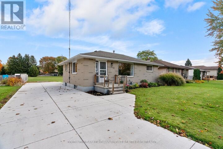 Property Photo:  312 Marlborough Street  ON N0M 1S2 