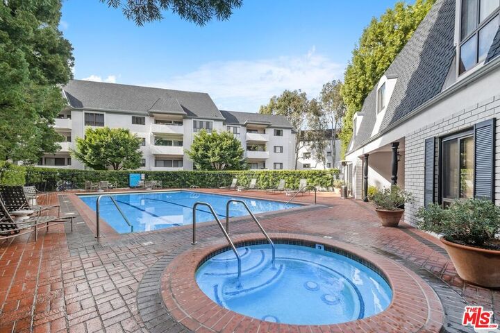 Property Photo:  651 Wilcox Ave  CA 90004 