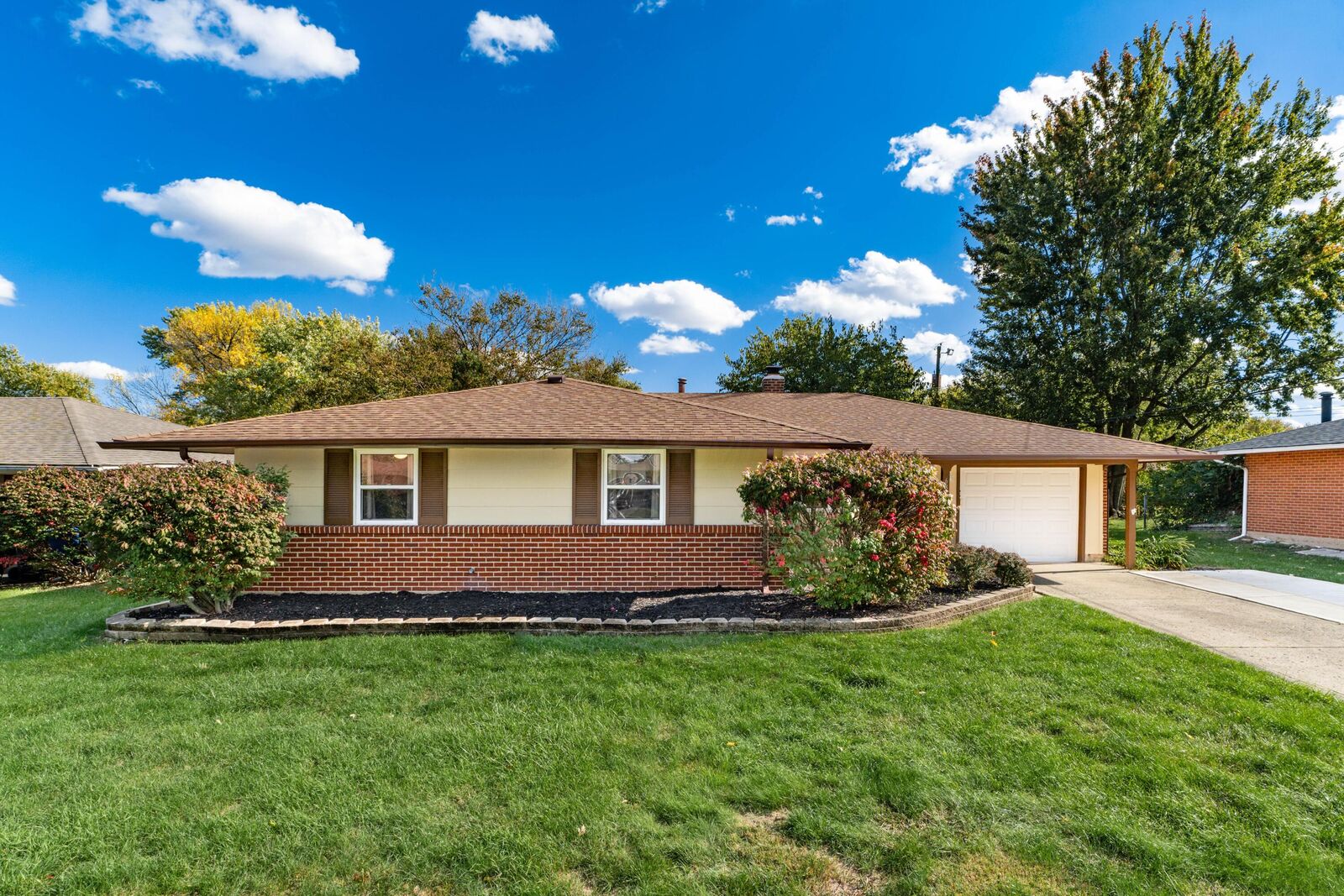 Property Photo:  6863 Gilette Drive  OH 43068
