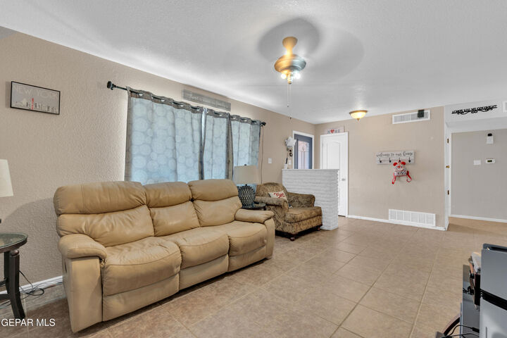 Property Photo: 3211 Drumond Road TX 79925