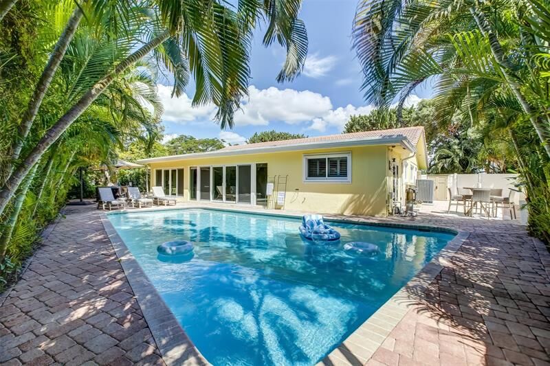 Property Photo: 2600 N Riverside Dr FL 33062