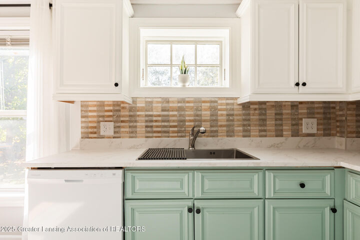 Property Photo:  402 Second Avenue  MI 48197