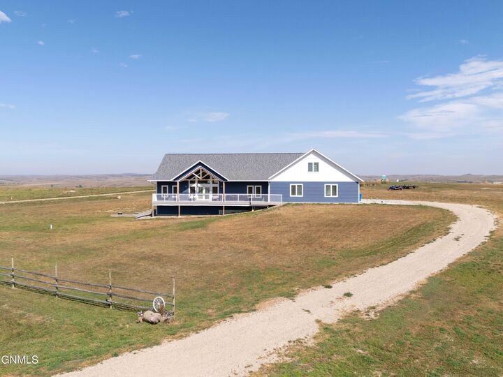 Property Photo:  2471 Spaniel Road  ND 58554 