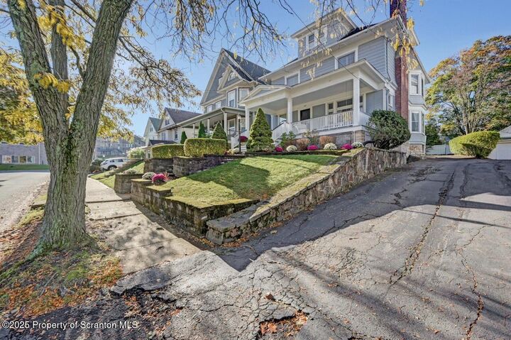 Property Photo:  1118 Columbia Street  PA 18509 