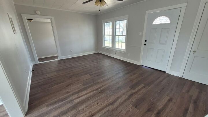 Property Photo:  407 E Defee Avenue  TX 77520