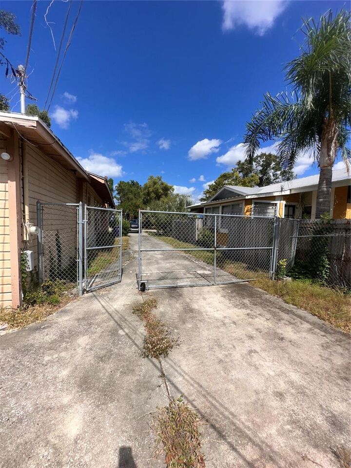 Property Photo: 112 W Powhatan Avenue FL 33604