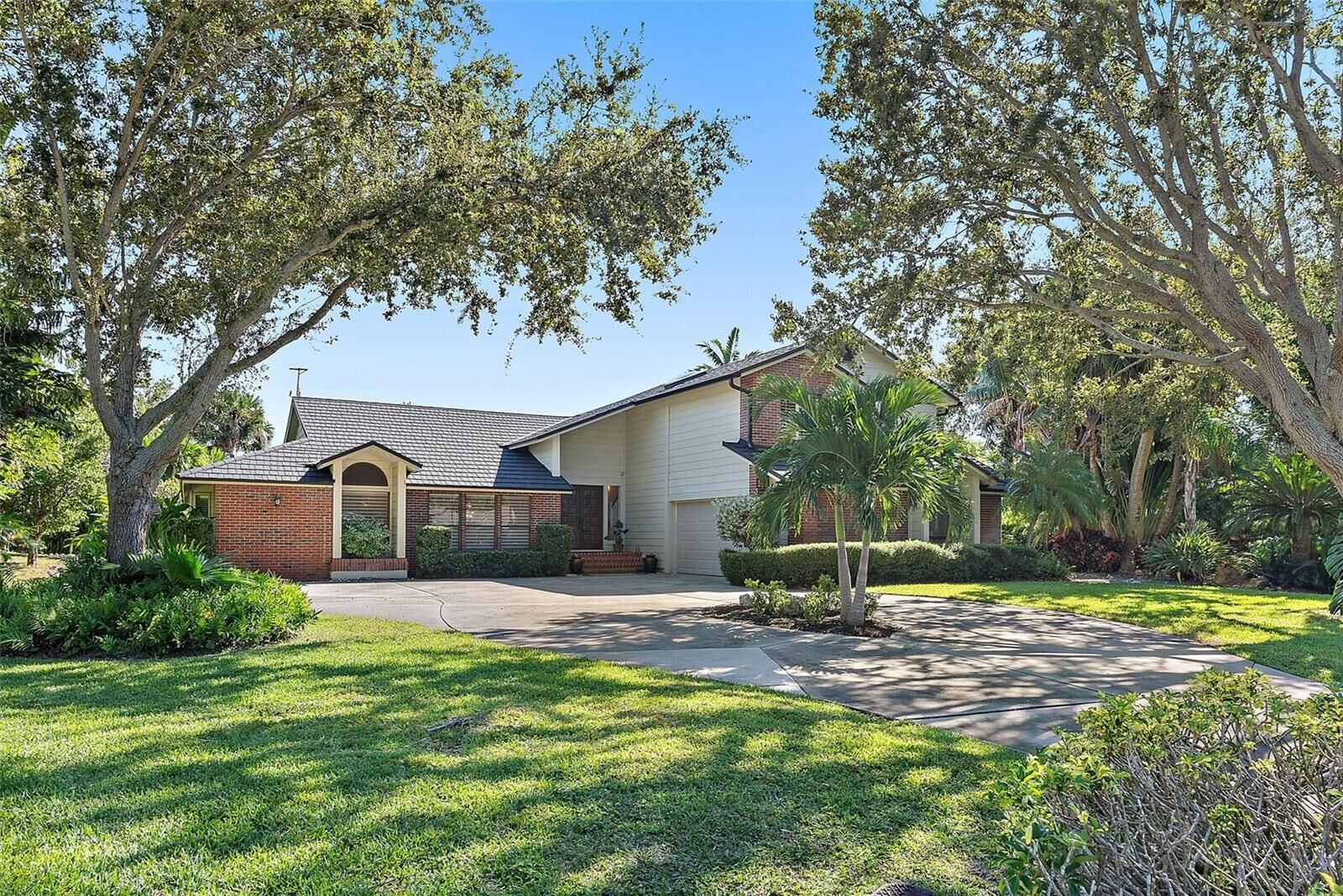 Property Photo:  2371 Landings Circle  FL 34209 