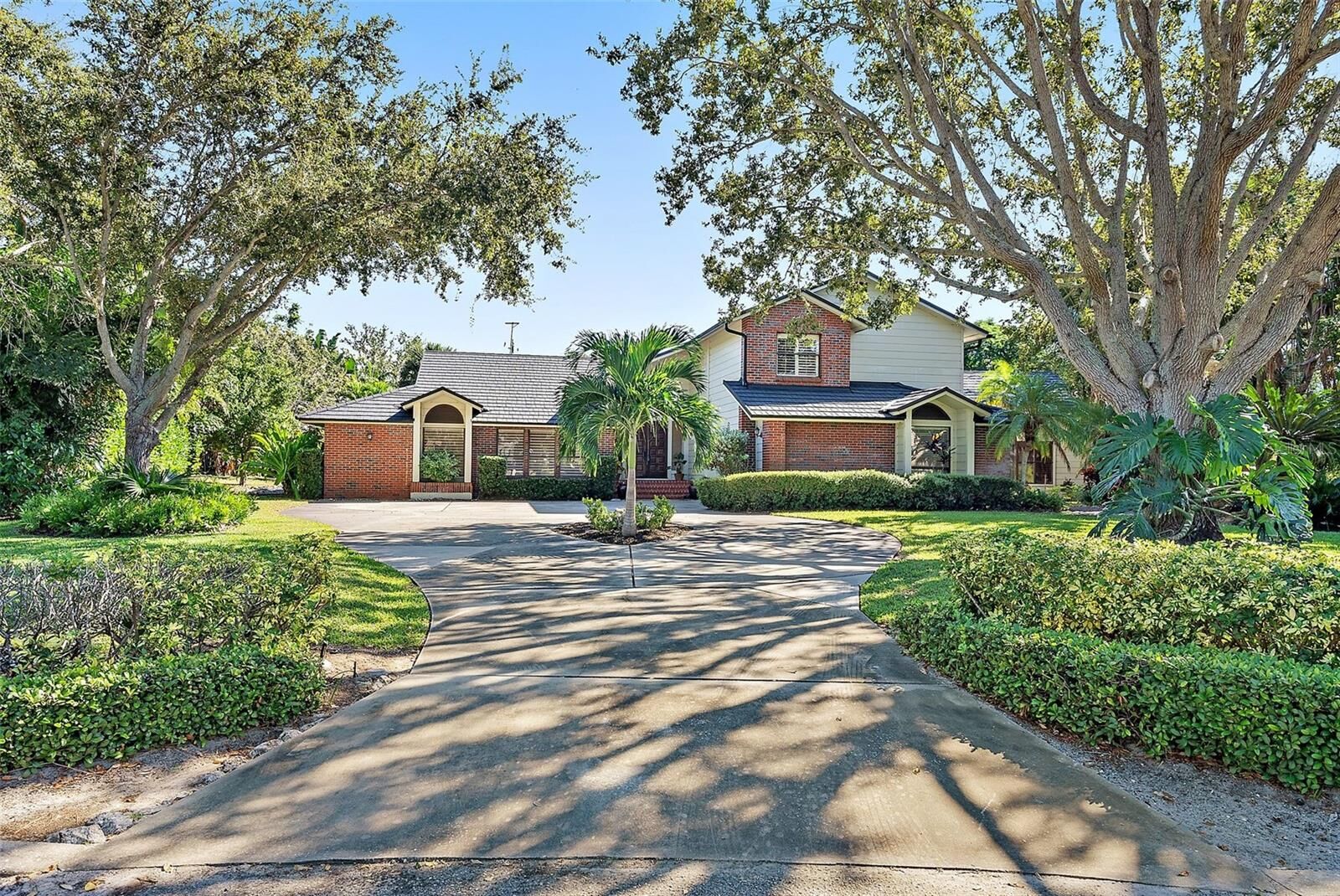 Property Photo: 2371 Landings Circle FL 34209