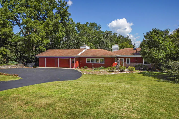 Property Photo: 2117 Hillside Dr WI 53018