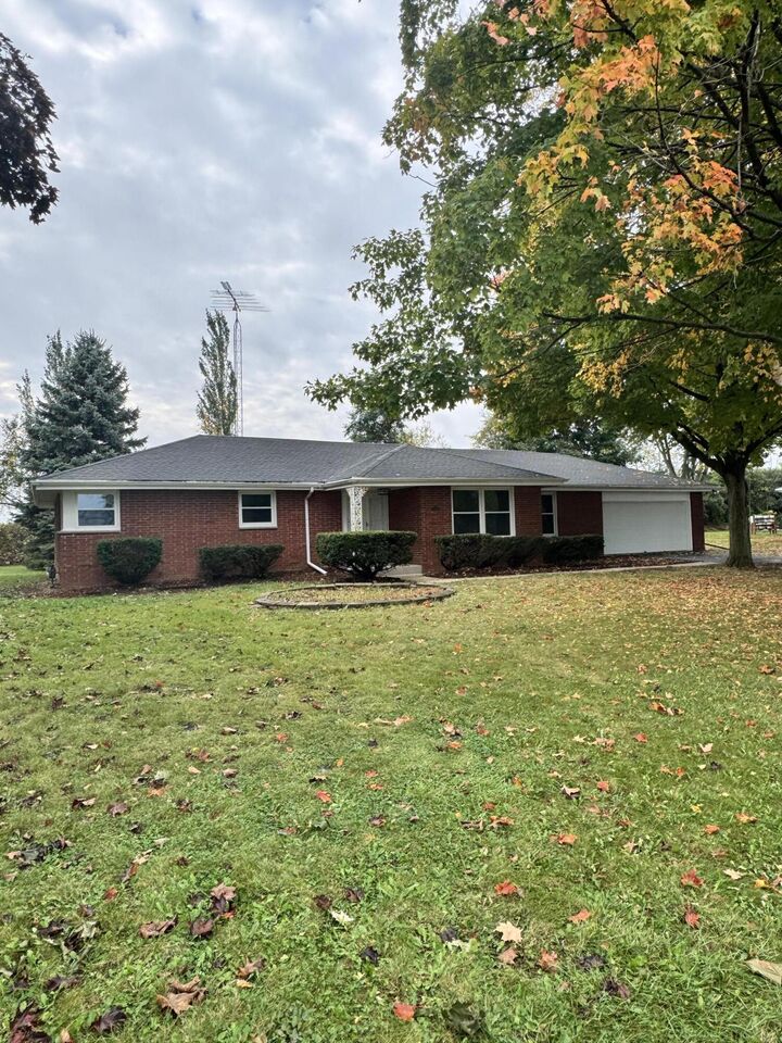 Property Photo: 1025 W Puetz Rd WI 53154