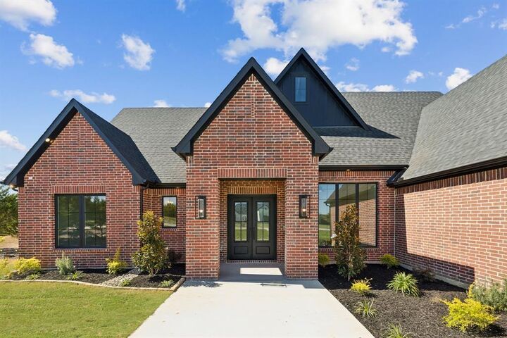 Property Photo: 3031 Stonebriar TX 75165