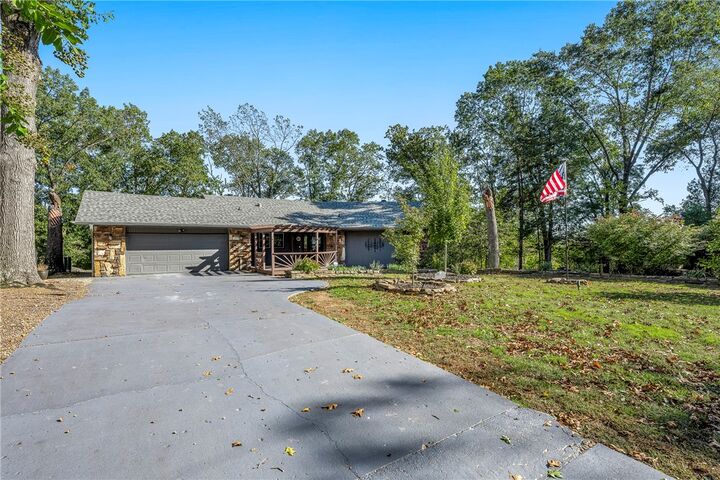 Property Photo:  3 Fenchurch Lane  AR 72715 