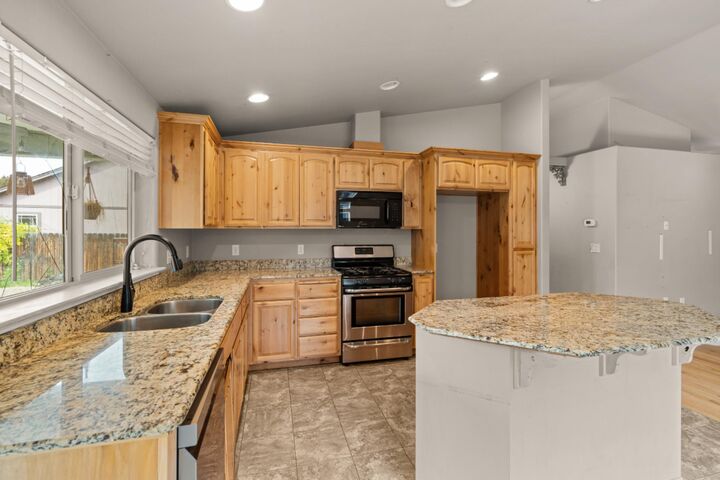 Property Photo:  507 Sienna Hills Drive  OR 97524