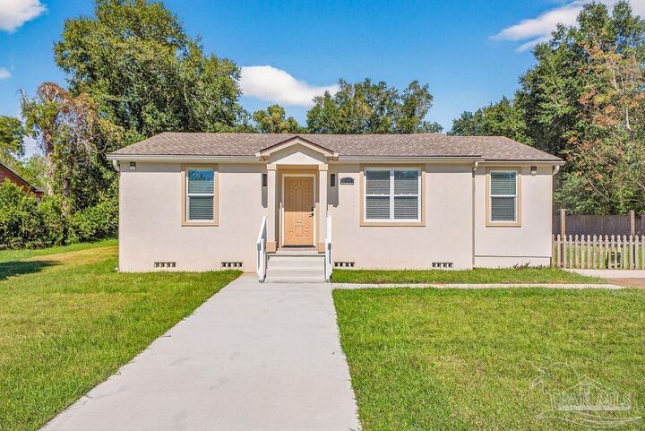 Property Photo: 1414 Dexter Ave FL 32507