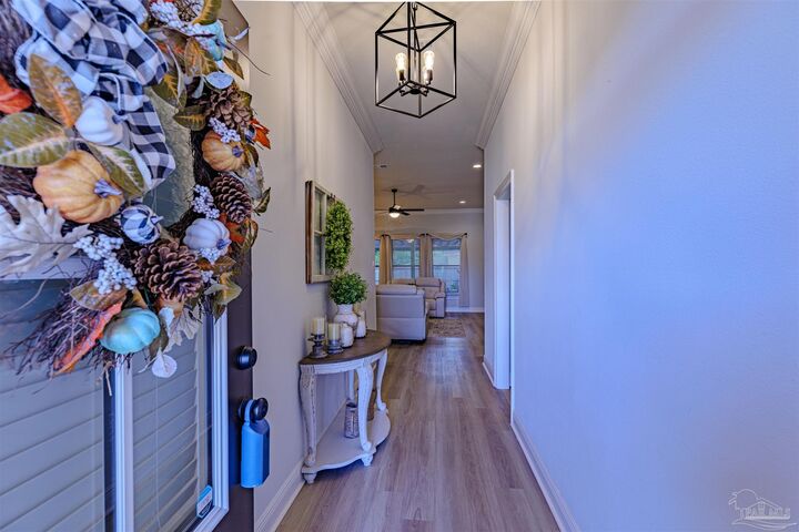 Property Photo: 4601 Queen Palm Ct FL 32571