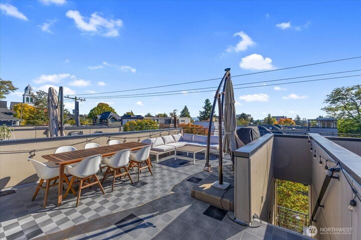 Property Photo:  1602 E Marion Street  WA 98122 