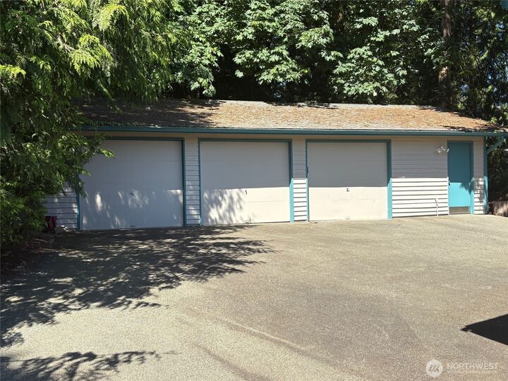 Property Photo: 7503 152nd Avenue NE WA 98052