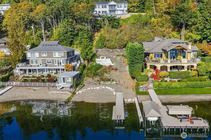 Property Photo:  672 W Lake Sammamish Parkway NE  WA 98008 